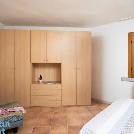 Yuri's House Free Parking